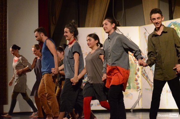 Історії дітей-біженців мовою танцю. ФОТО