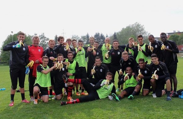 Протест у мережі: банани проти расизму. ФОТО