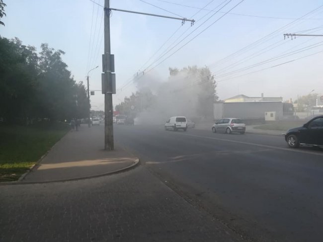 У Луцьку посеред дороги задимілася машина. ФОТО