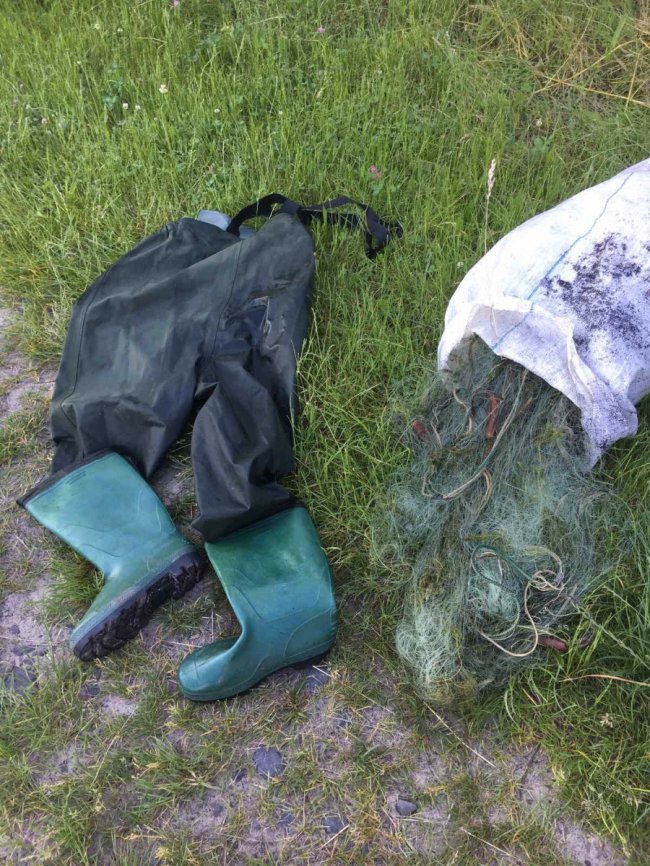 У Луцькому районі активісти разом з рибалками-любителями «здали» інспекторам браконьєра