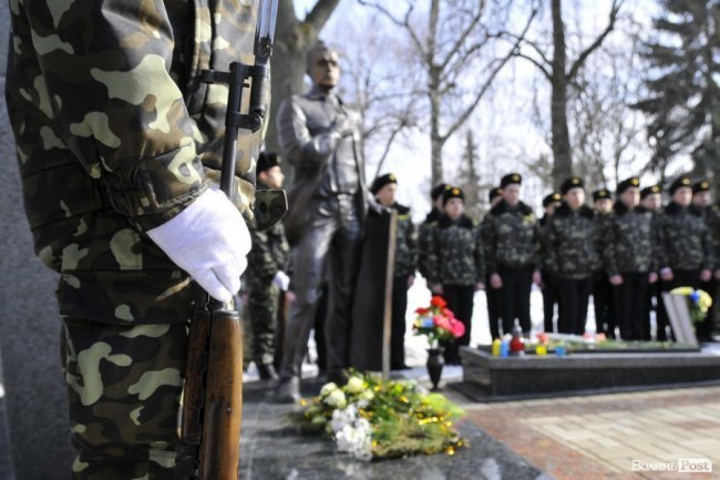 Сотні лучан вшанували пам’ять Героїв Небесної Сотні