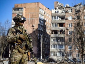 Росіяни звозять на окуповані території все більше силовиків