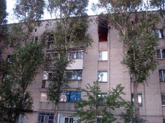 Чоловік убив матір, підпалив її квартиру і вистрибнув з 5 поверху