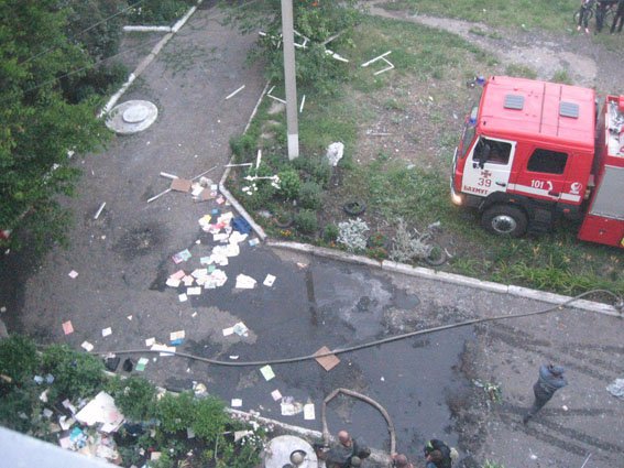 Чоловік убив матір, підпалив її квартиру і вистрибнув з 5 поверху