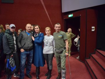 Весь зал плакав і мовчав: у Луцьку показали фільм про жінок на війні «Невидимий батальйон»