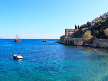 У 2021-му в турецькій Анталії відпочивало більше українців, ніж до пандемії