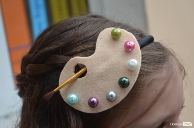 Творчість заради життя: у Луцьку – виставка картин 8-річної художниці