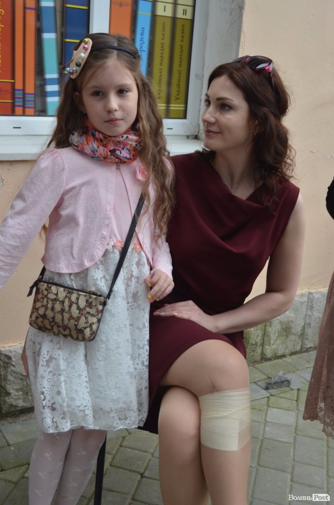 Творчість заради життя: у Луцьку – виставка картин 8-річної художниці