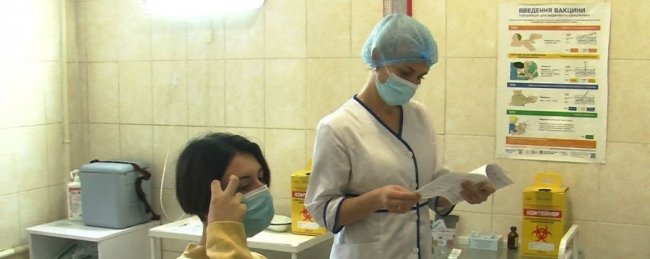 Як, де та чому у Луцьку щеплюють неповнолітніх від COVID-19