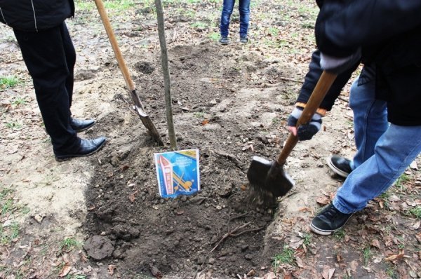 У Луцьку закопали «Капсулу часу». ФОТО