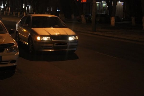 У центрі Луцька авто збило дівчину. ФОТО