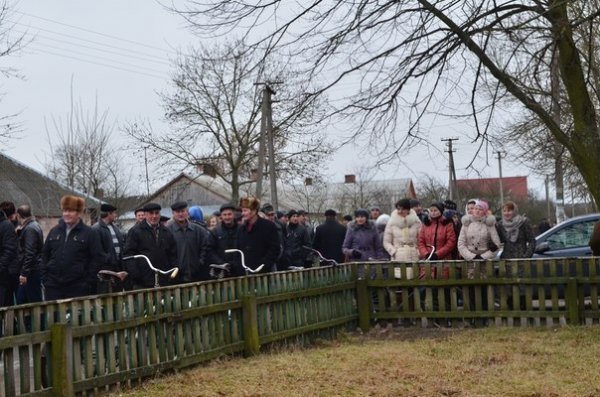 Сільська громада на Волині повстала проти незаконної вирубки лісу. ФОТО.ВІДЕО