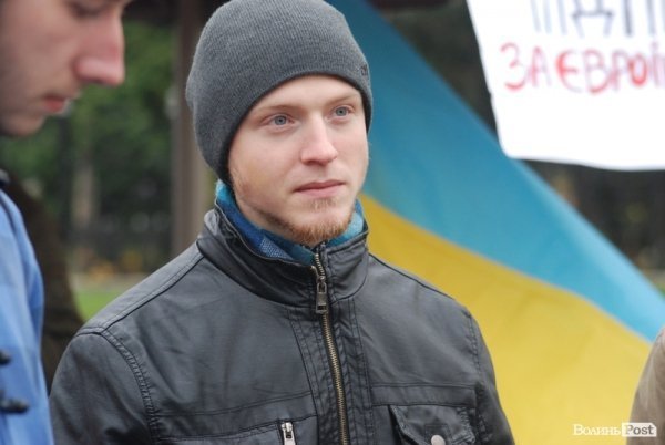 Євромайдан у Луцьку: день другий. ФОТО. ВІДЕО 