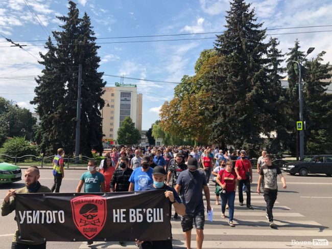 У Луцьку два дні тривають протести: мітингують біля міськради, мунварти і прокуратури. ФОТО