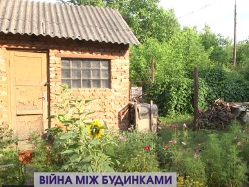 Буде голодувати:  у Луцьку п’ятий рік між сусідами триває війна за землю. ВІДЕО 