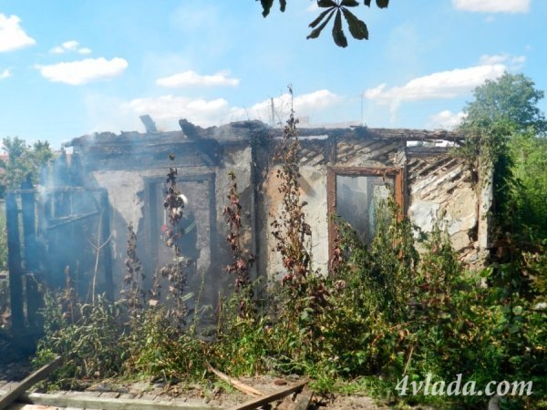 У Луцьку згорів будинок, де жили цигани. ФОТО