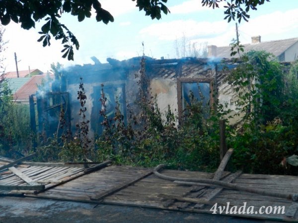 У Луцьку згорів будинок, де жили цигани. ФОТО