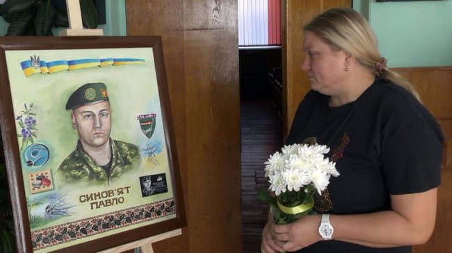 Виставку біографічних картин та фотографій військових презентували у селищі на Волині. ВІДЕО