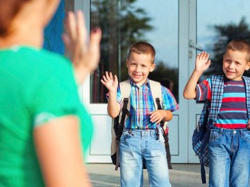 Батькам дозволили заходити до школи, але додали нові умови