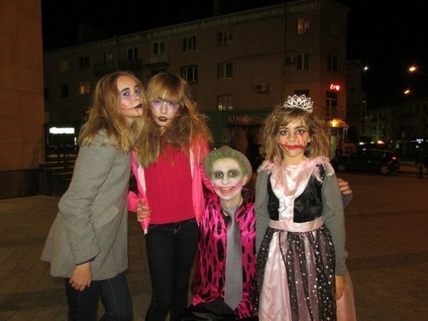 Хелловін у Луцьку: Ку-Клукс-Клан, мерці та тварини. ФОТО