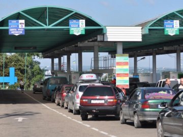 У чергах на кордоні з Польщею – майже 200 автівок 