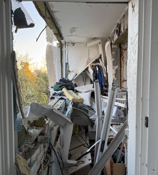 Залишилися стіни: російський обстріл Києва зруйнував житло співака Тараса Тополі