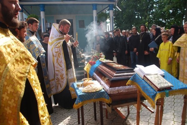 Під Луцьком прощалися з загиблим бійцем. ФОТО