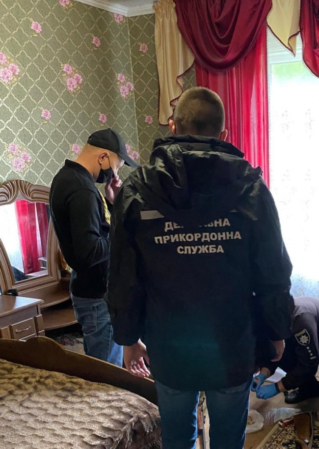 У волинянина вдома під час обшуку виявили незаконну мисливську зброю та боєприпаси. ФОТО
