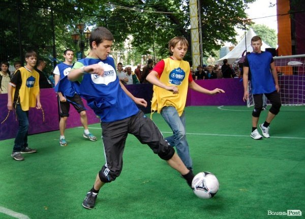 Як у Львові вболівали за Україну в матчі з Францією. ФОТО