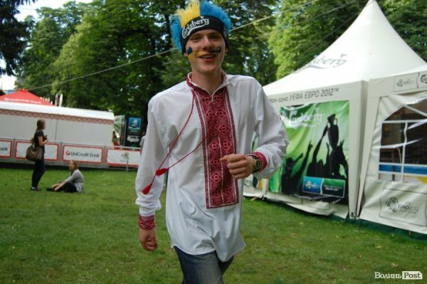 Як у Львові вболівали за Україну в матчі з Францією. ФОТО