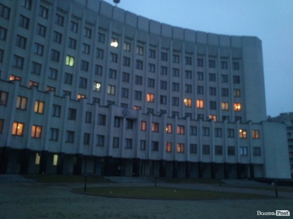 Під Волинською ОДА «завершилася» революція. ФОТО