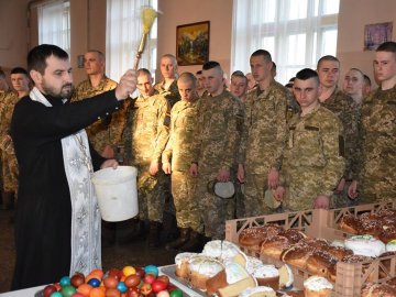 Як волинські військові святили паски. ФОТО