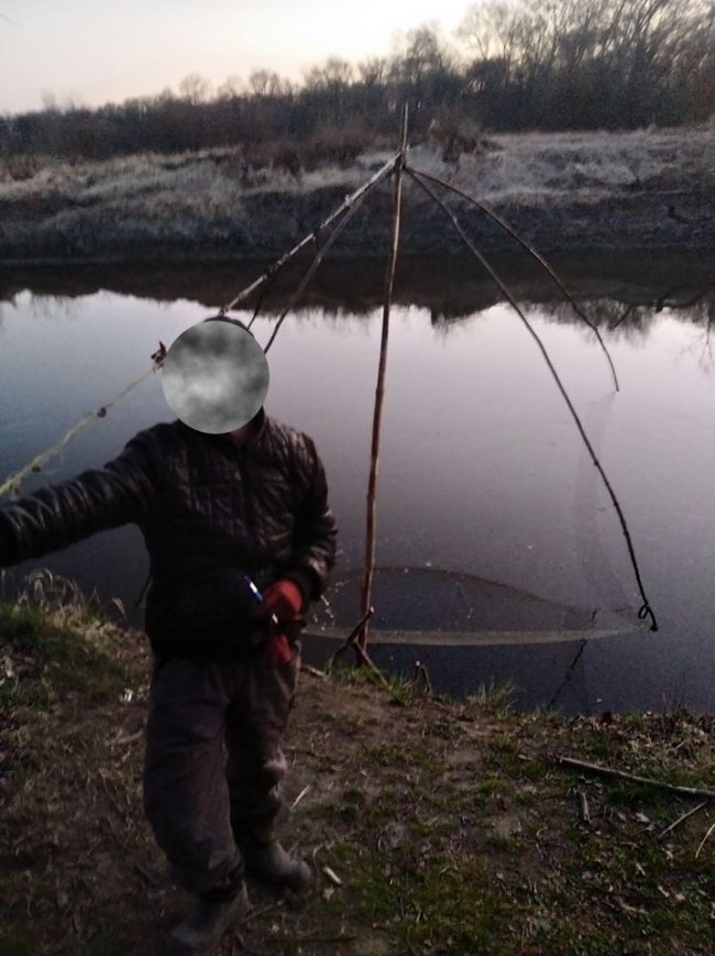 Волинянин «здав» браконьєра, який ловив рибу забороненим знаряддям