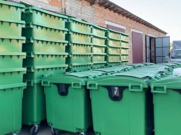 У Луцьку розпочали оновлювати сміттєві контейнери