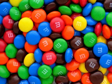 В популярних в Україні цукерках знайшли небезпечну добавку  