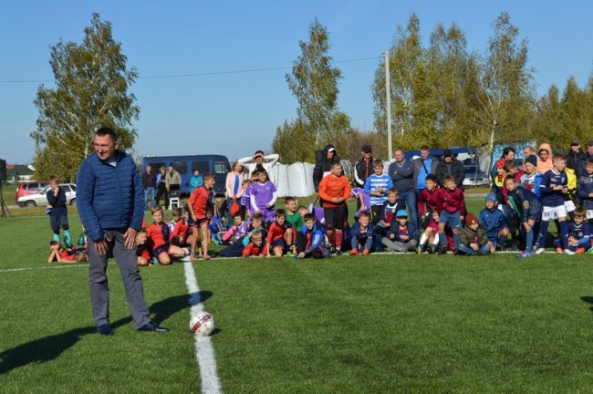 У Ковелі відкрили найбільше на Волині футбольне поле зі штучним покриттям. ФОТО