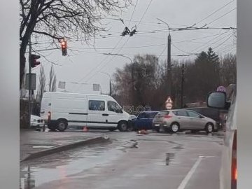 У Луцьку на перехресті – аварія із постраждалими. ПОДРОБИЦІ