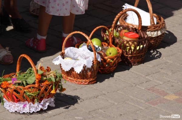 Як у Луцьку віряни відзначали Яблучного Спаса. ФОТО