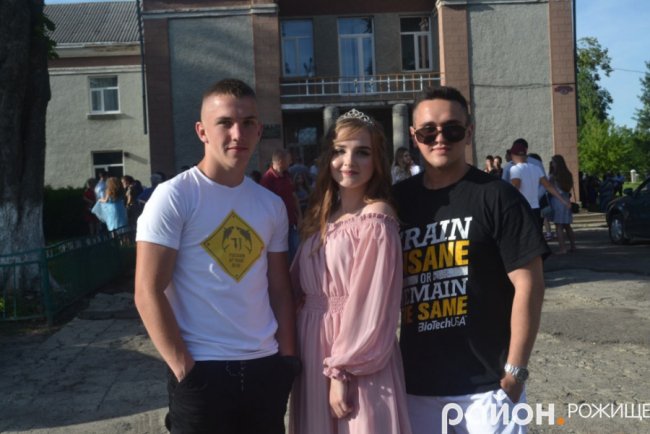 У рожищенській школі відгуляли випускний. ФОТО