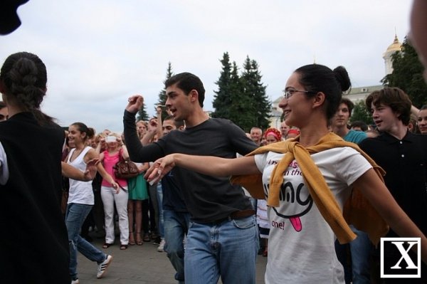 Іноземці вчили лучан танцювати. ФОТО