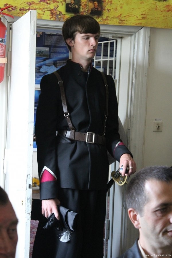 Луцькому музею передали унікальну «монархічну» картину. ФОТО