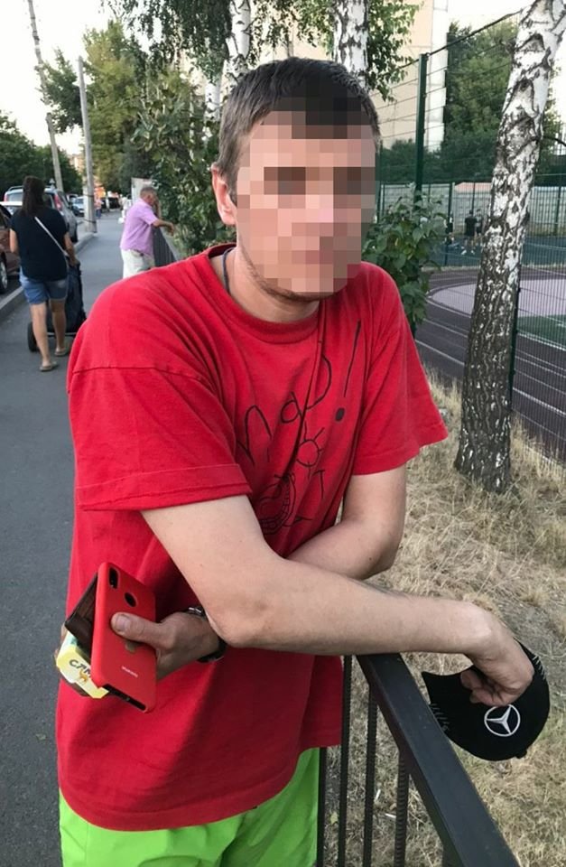 У Вінниці затримали волинянина «під кайфом» зі зброєю та наркотиками в авто. ФОТО