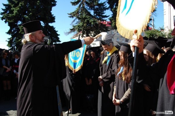 У Луцьку – посвята в студенти «європейського» вишу. ФОТО
