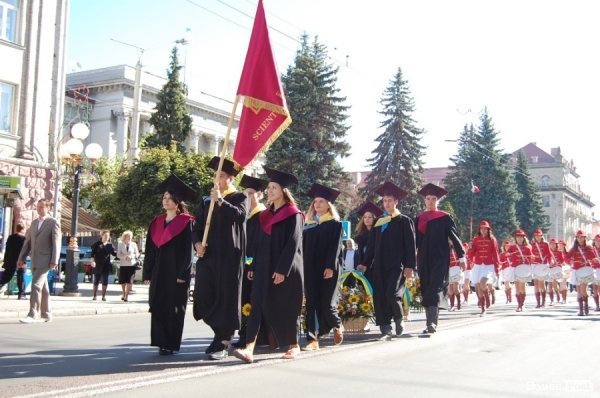У Луцьку – посвята в студенти «європейського» вишу. ФОТО