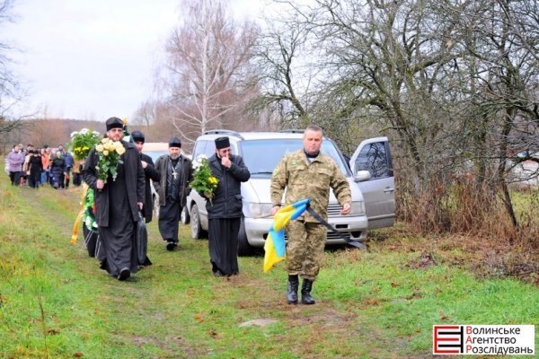 На Волині попрощалися із загиблим в зоні АТО військовослужбовцем. ФОТО