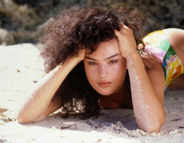 Моніка Белуччі