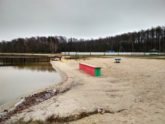 Показали, як на волинському озері укріпили берег