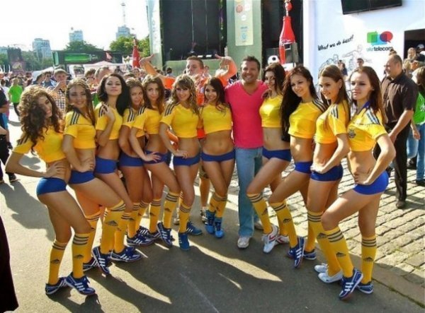 Дівчата і Євро-2012. ФОТО
