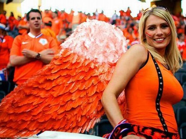 Дівчата і Євро-2012. ФОТО