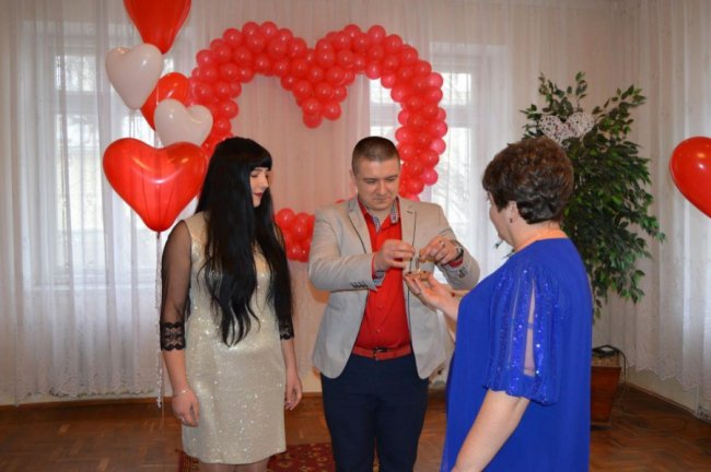 Пара волинян офіційно зареєструвала кохання і дитину водночас